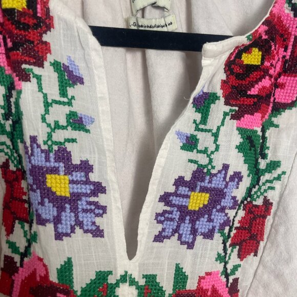 ⭐️ UO Dolly Floral Flower Embroidered Hipster Hippie Artsy Chic Glam Modern Top - Picture 5 of 8